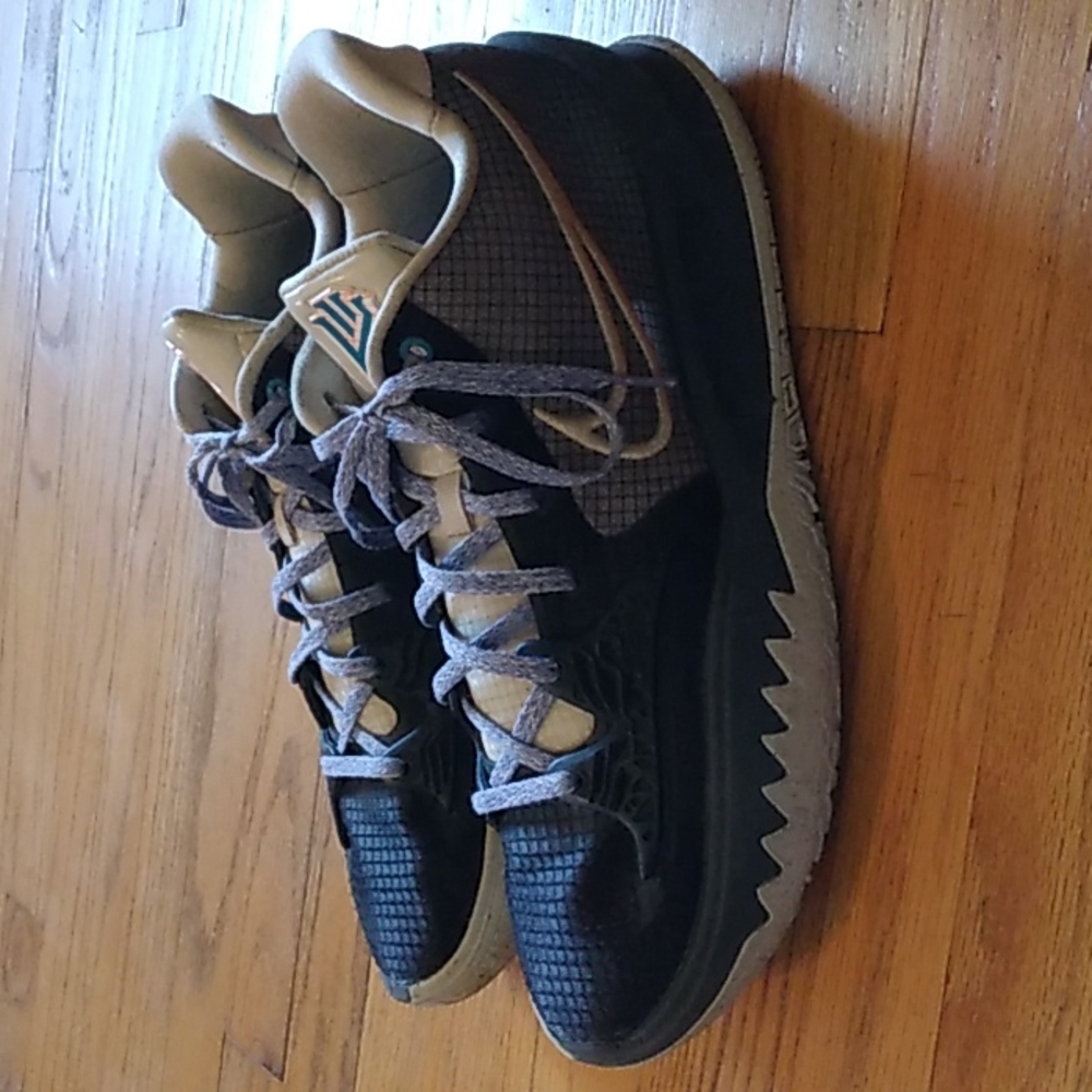 Nike Kyrie 4 Low Black Rattan - Men's Size 12